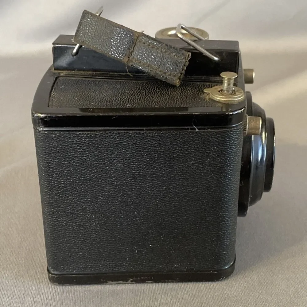 Vintage 1940's Brownie Flash Six-20 Camera Untested Retro Photography Display